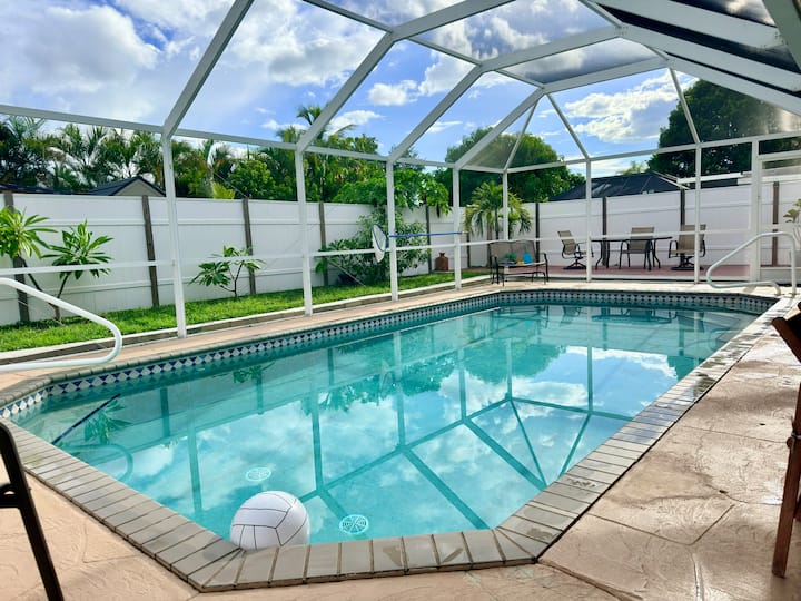 Sunny Pool Home Central Cape Coral