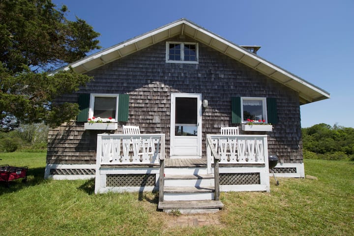 Charming 3BR Cottage on Pilot Hill