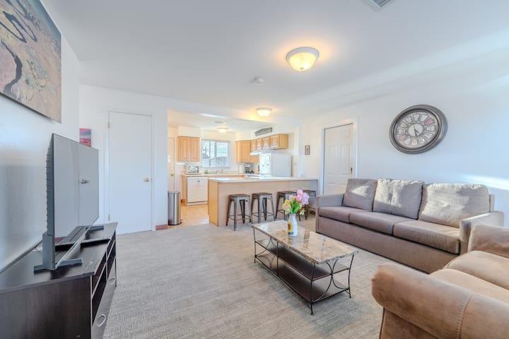 2BR Condo w/ Laundry, Parking, & private patio