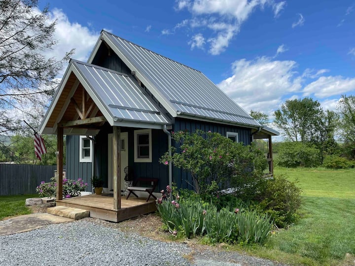 Farm cabin close to downtown