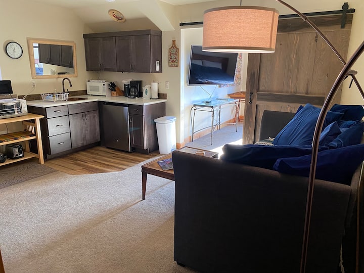 Walk to Town  Family Meeting Place AIRBNBOB