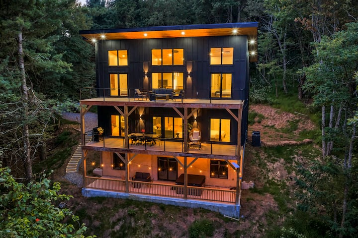 New Private Modern Luxury | Views, Hottub & Games