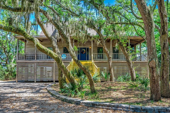 Your creekfront escape awaits!