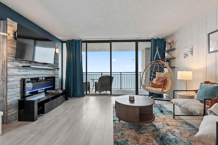 Stunning 21st-Flr Oceanfront condo-Private Balcony