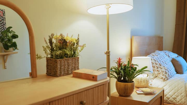 Tranquil Midtown Sanctuary - Full Bed