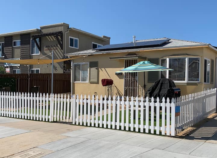 One Bedroom Classic Beach House 1/2 block to beach