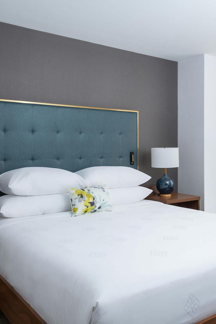 A polished, modern affair on iconic Michigan Ave.