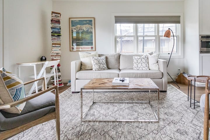 Clean Luxury Apartment in Warm Springs