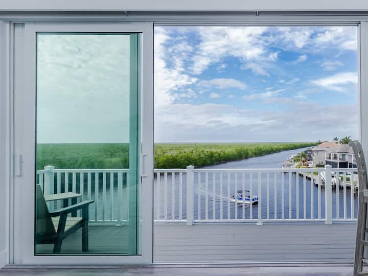 Manatee Suite 2 / Funky Fish House at Cape Harbour
