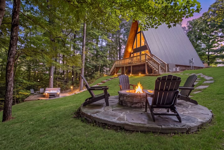 Cozy A-Frame • Hot Tub • Firepit • 30 min to Nash