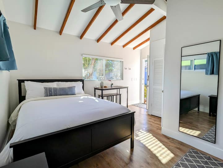 Beautiful Studio -Beach & Garden