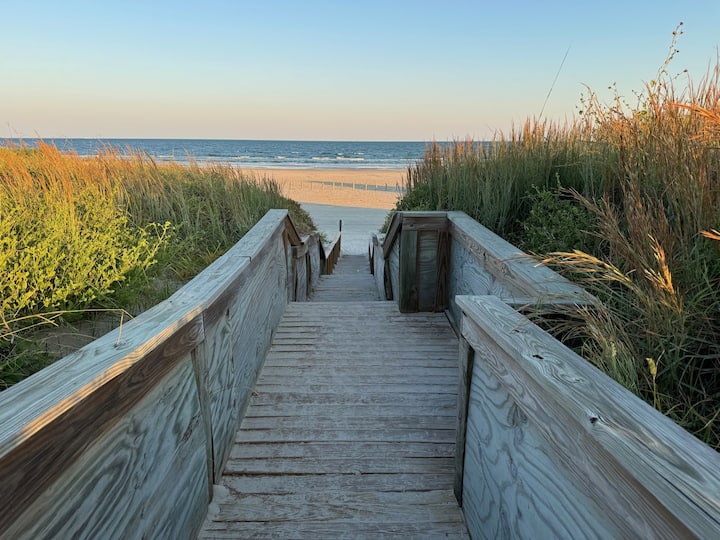 No Stairs, Steps to the Beach, Heated Pool & Spa