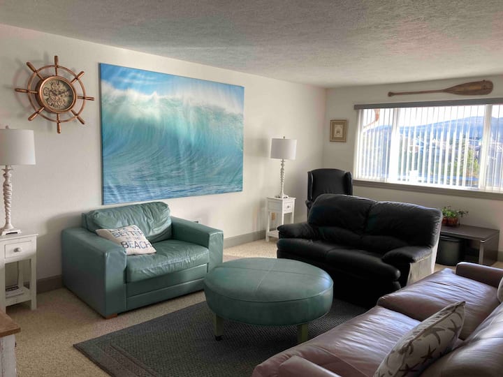 Cozy Upper Level Condo with River View