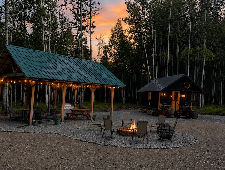 The Wiley Wolf-5 private acres, woodsy retreat