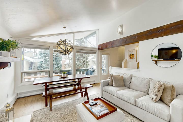 2BR Mountainview 2nd-Floor | Balcony |Near Slopes