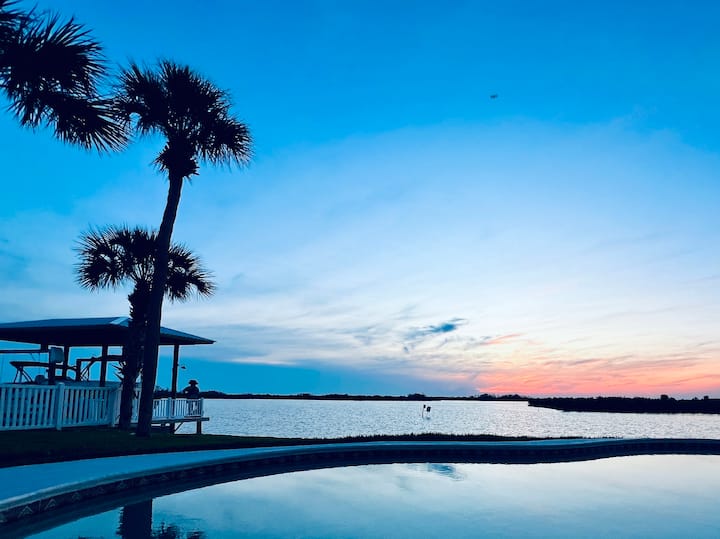 Gulf-Front Retreat w/ Private Pool & Kayak Access