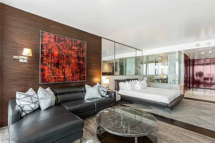 One of a Kind Upscale Studio