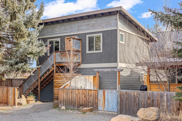 Awesome & affordable right downtown!