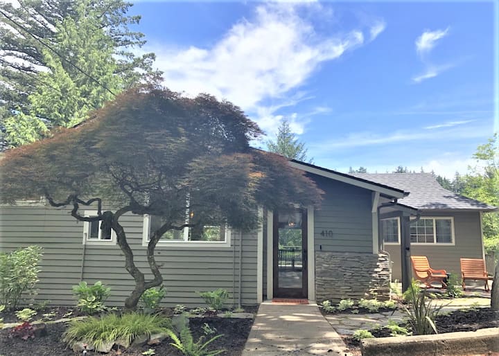 Treetop Cottage overlooking Scenic Sandy River