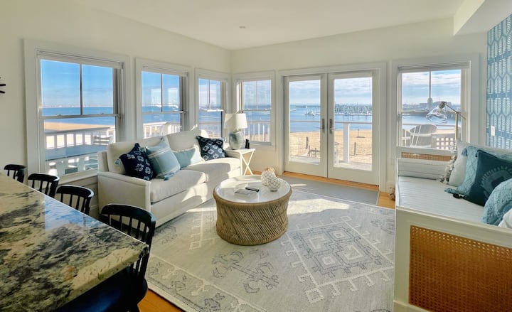 Modern Beachfront Condo, Great Views and Location!