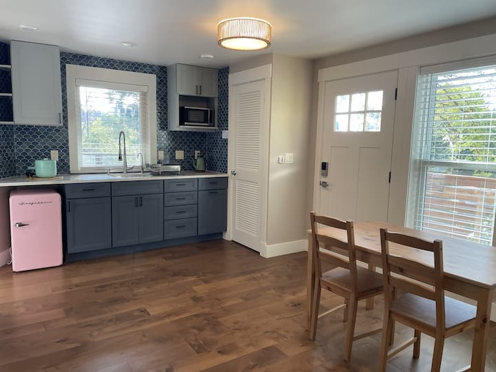 Private 2BR/2BA Ravenna Suite - Easy I-5 Access