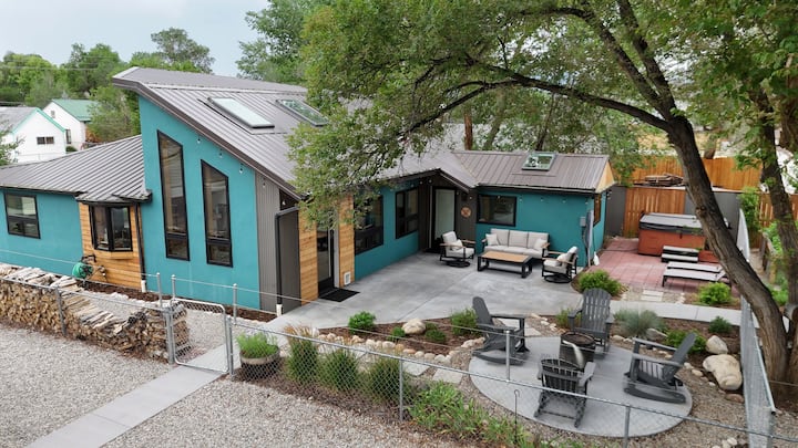 The Blue Oasis, Downtown Salida,w/ Garden Hot Tub
