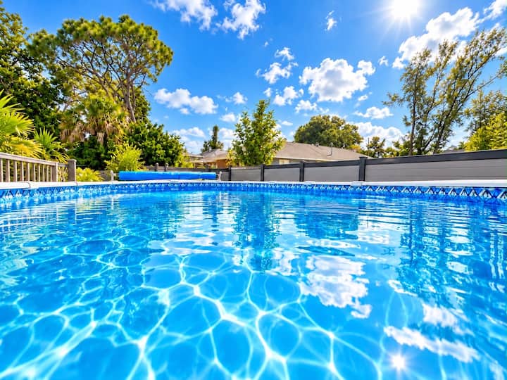 Heated Pool/ 2 Bedrooms/Up to 5 