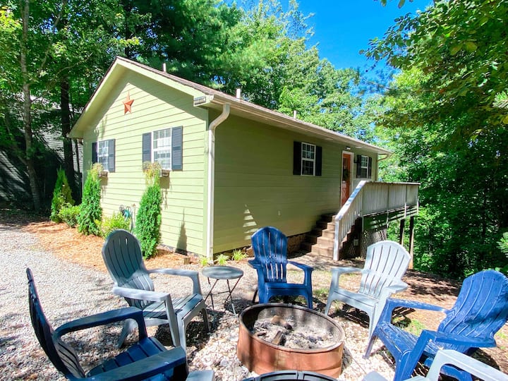 Cozy Lake Lure Getaway - Dogs Stay Free