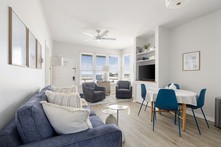 Front Beach Condo! 1 Block to Center Street-1D