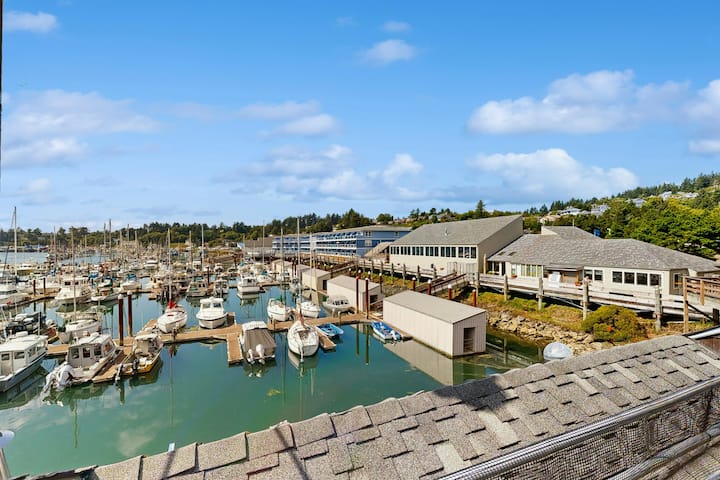 1BR Bayview 2nd-Floor | Balcony | Pool