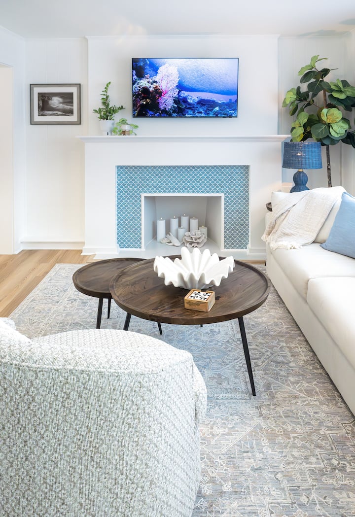 Seaside Retreat | Walk to Food & Yachts | King Bed