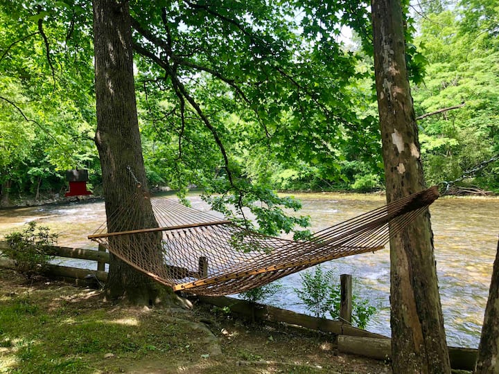 River Retreat in the Smokies!