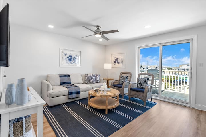 Renovated 3 bed condo in the heart of Avalon, NJ