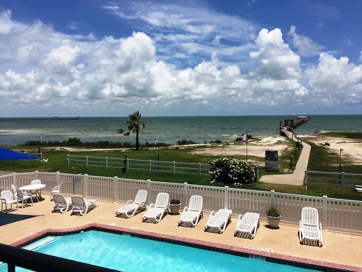 Pool, Hot tub, Waterfront, Romantic, Kitchen, Pier
