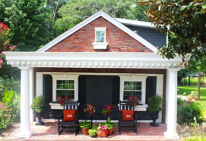 Hobbs & Rose | A Peaceful Cottage Escape