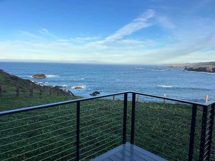 Ocean views with Abundant Wildlife and Hot Tub