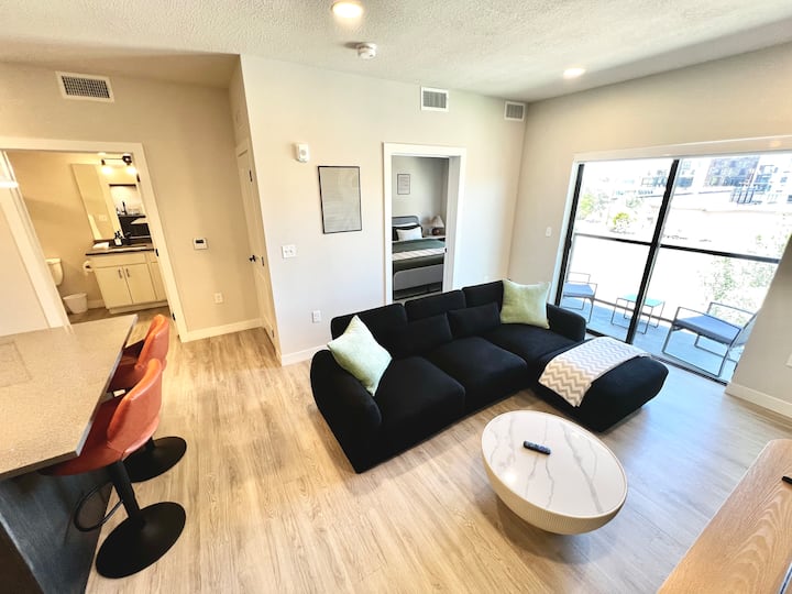 CityView|Luxe|Balcony|FreeParking|Pool+HotTub|Gym