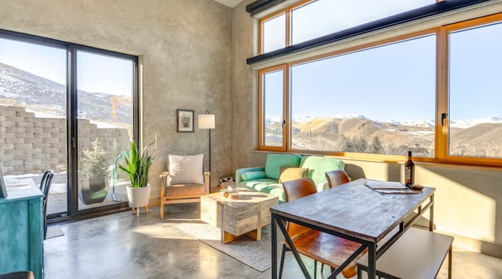Cozy New Eco Mountain studio + Amazing Views!