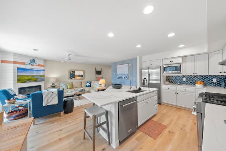 Beautiful Condo. Heart of Avalon