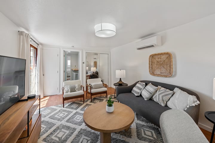 Healdsburg 2br Cottage with Private Yard!