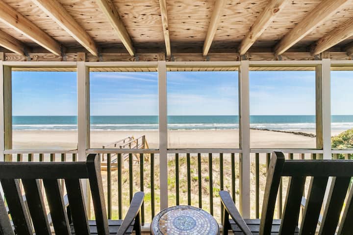 Wayward Whims- Oceanfront Classic Cottage