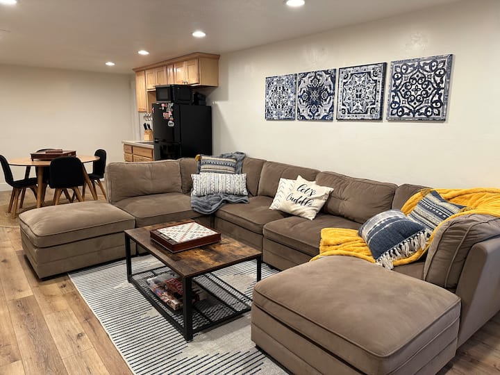 Cozy & Bright Private Basement