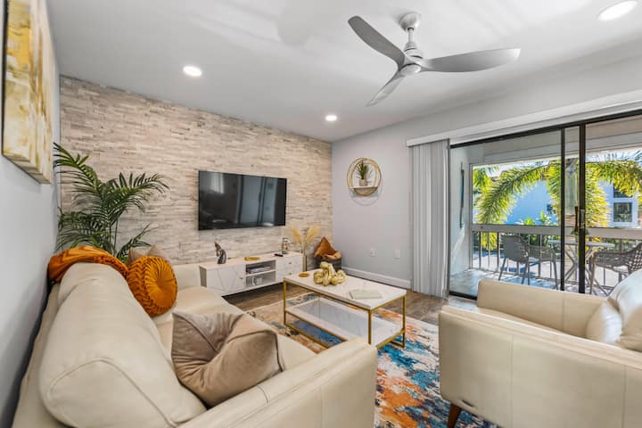 ❤️ Hidden Gem steps away from #1 beach 🏖 Siesta Key