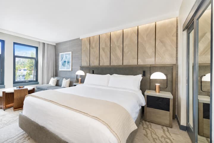 Ski-In/Ski-Out, Luxury Mammoth Village Studio