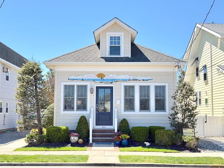 Beachy Charming Cottage 1st Floor Unit