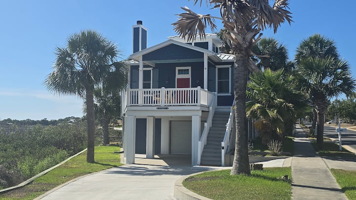 Windswept Cottage - private pier and beach access.