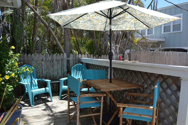 Kooky Coconut Cottage, Indian Rocks Beach