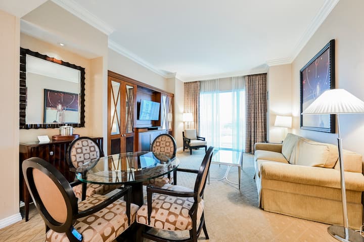 E30A3 1BD/2BA w/Balcony/Full Kitchen/Pool/Gym
