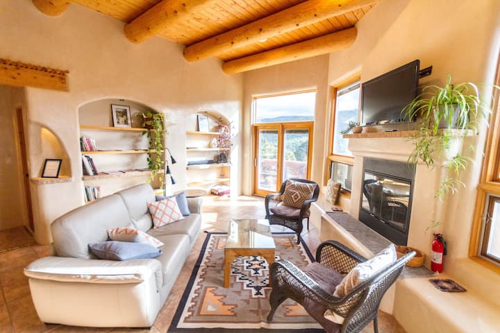Eco Mountain Home Close To Town by McDant LLC