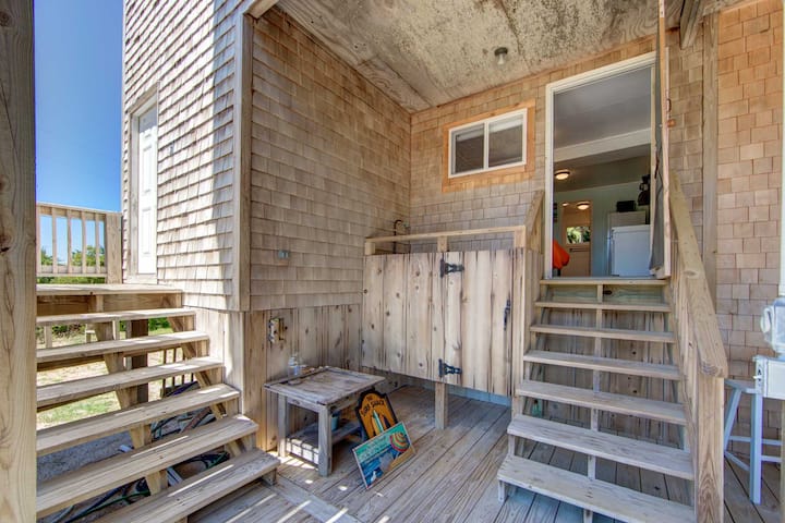 Cozy studio apartment right beside the beach